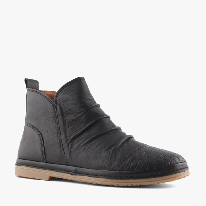 BONNIE BLACK Desert Boot Utility Style  